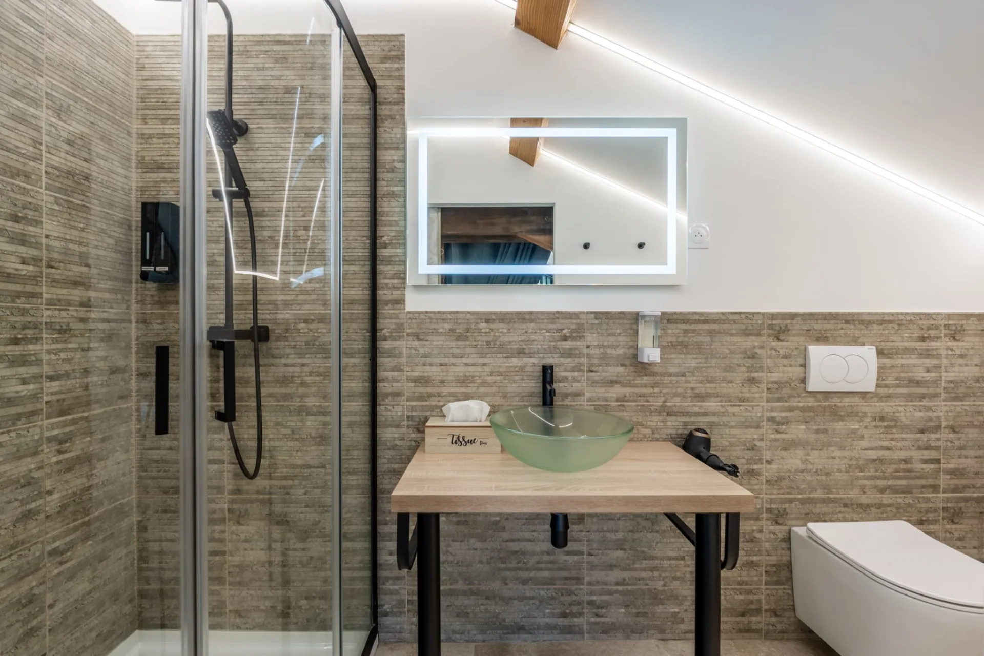 love-room-kiss-salle-de-bain-douche