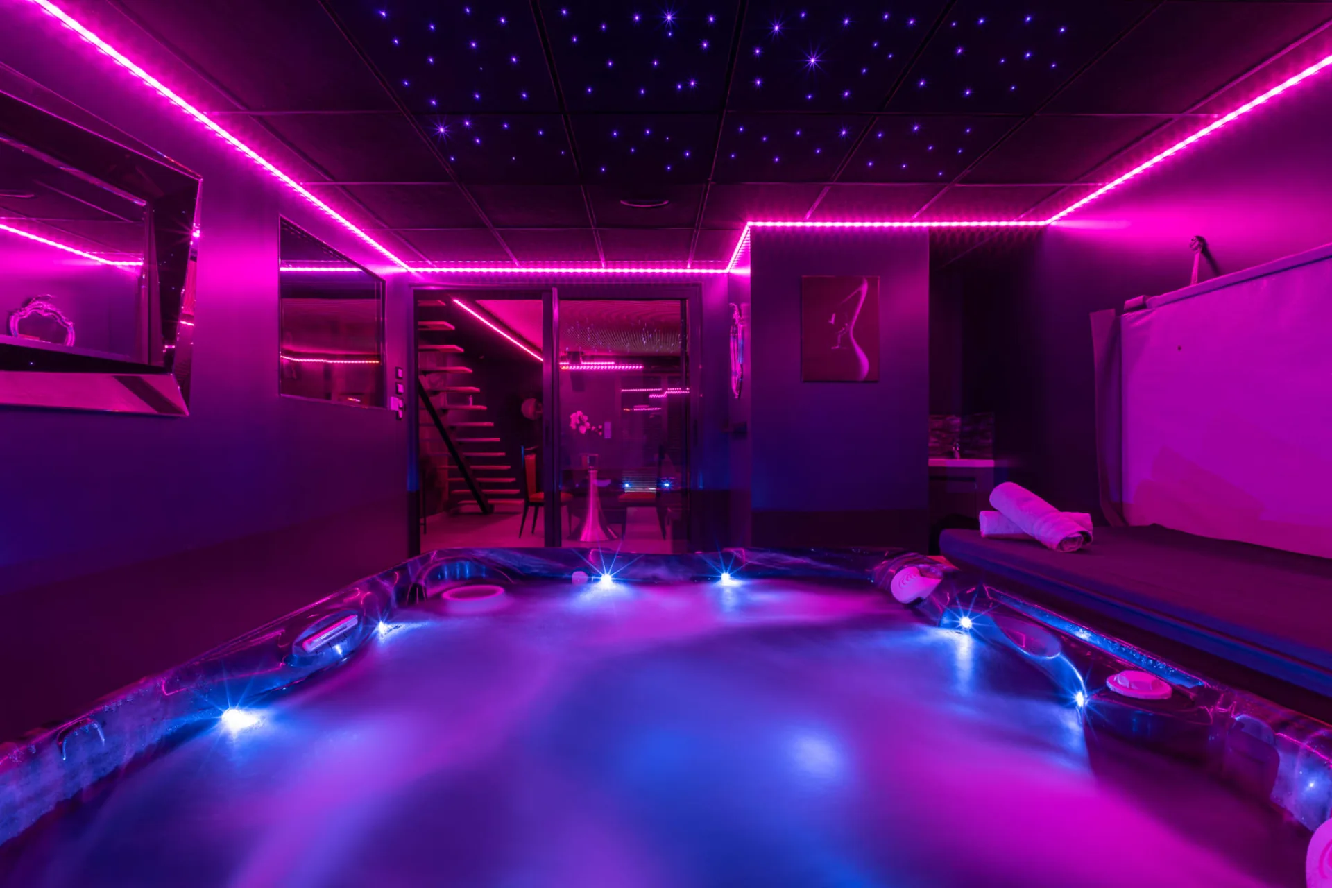 spa-privatif-lumiere-violette-love-room-love-toulouse spa-privatif-lumiere-violette-love-room-love-toulouse