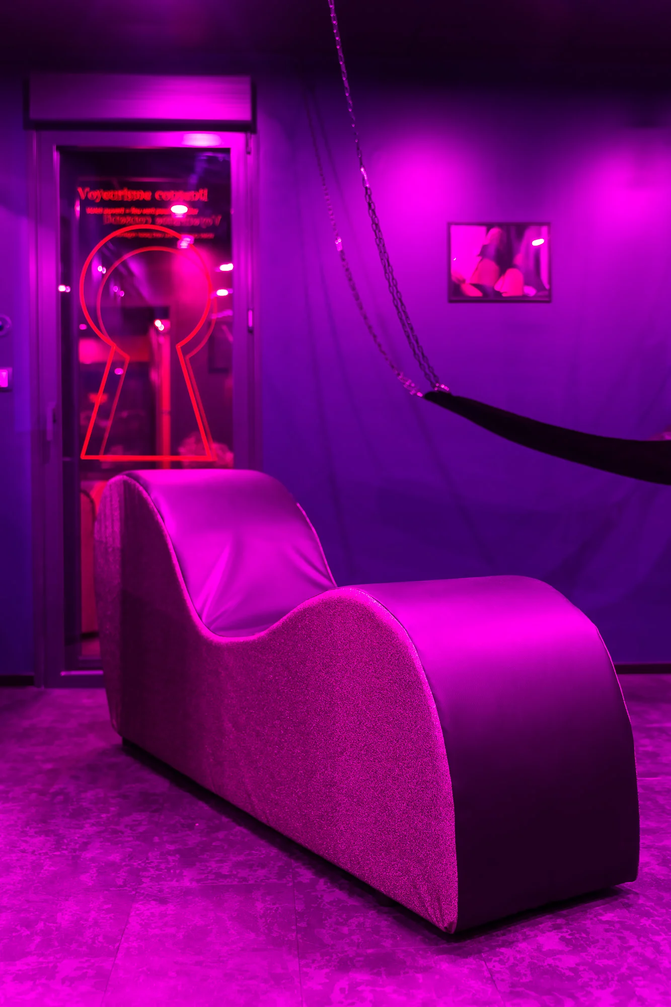 banc-a-fessee-love-room-donjon-toulouse