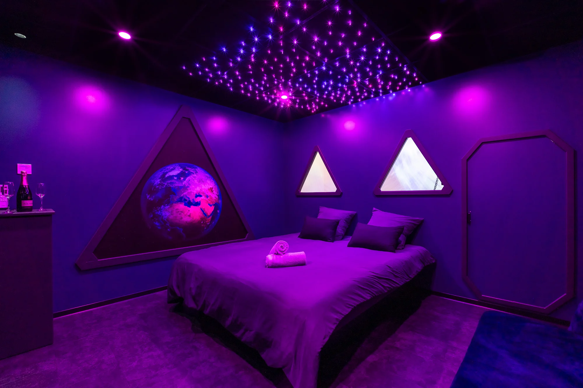 chambre-ambiance-violette-voie-lactee-toulouse
