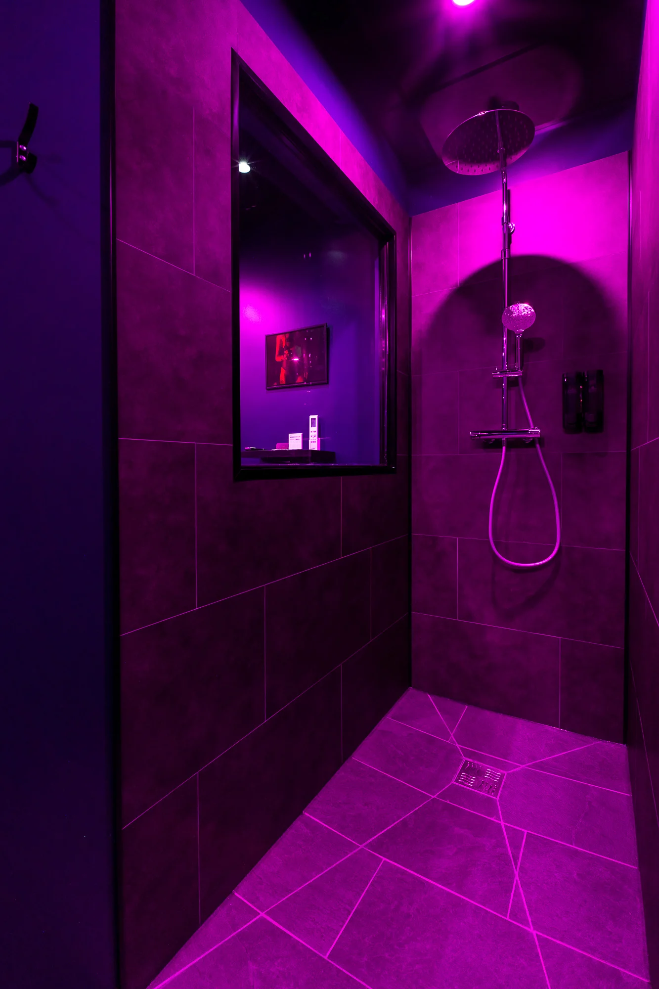douche-italienne-love-room-donjon-toulouse