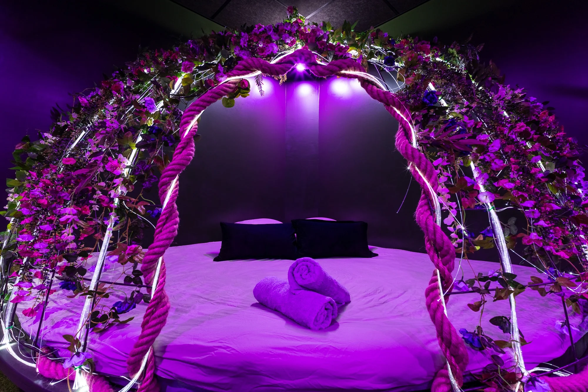 lit-nid-romantique-love-room-eden-toulouse