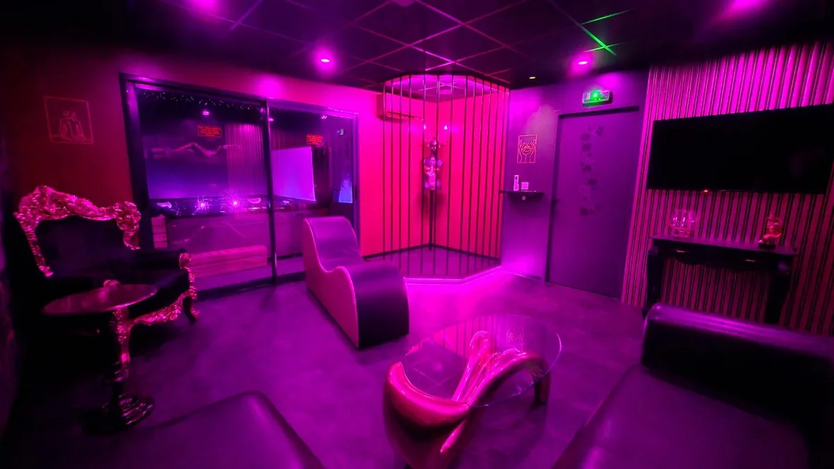 Jungle room