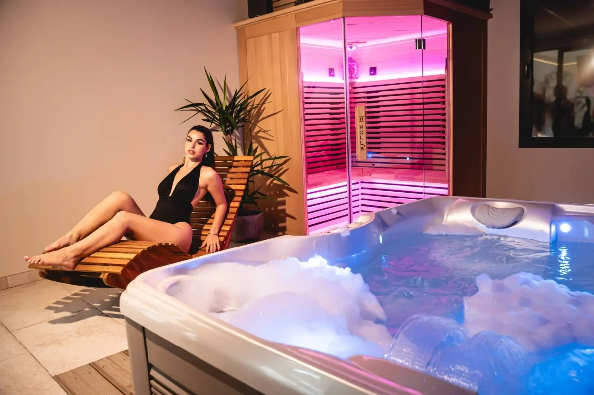 💋 Découvrez Kiss : votre Love Room romantique avec spa privatif à Toulouse